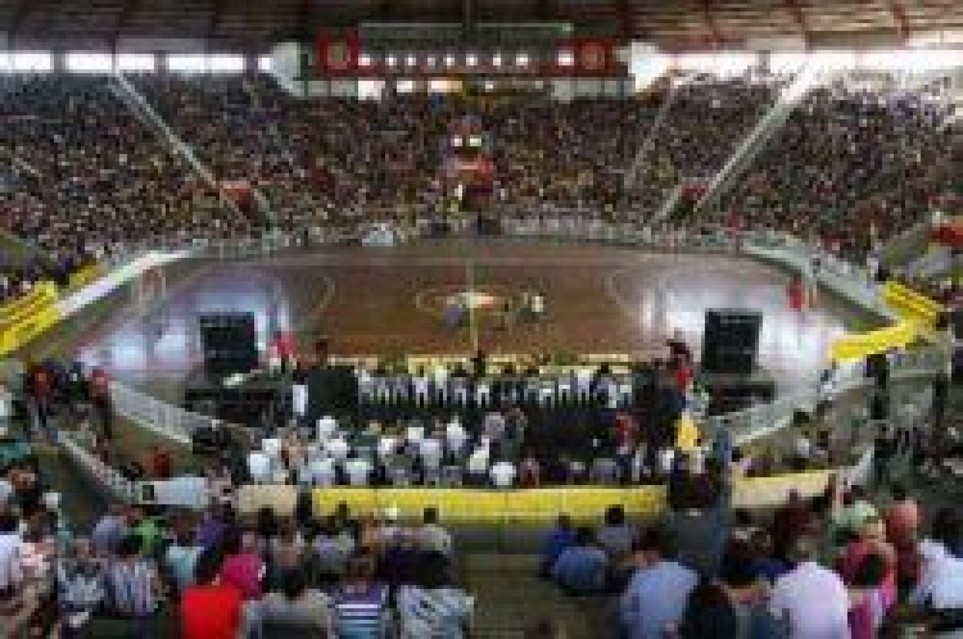 [10 mil educadores na assembleia do CPERS-Sindicato]