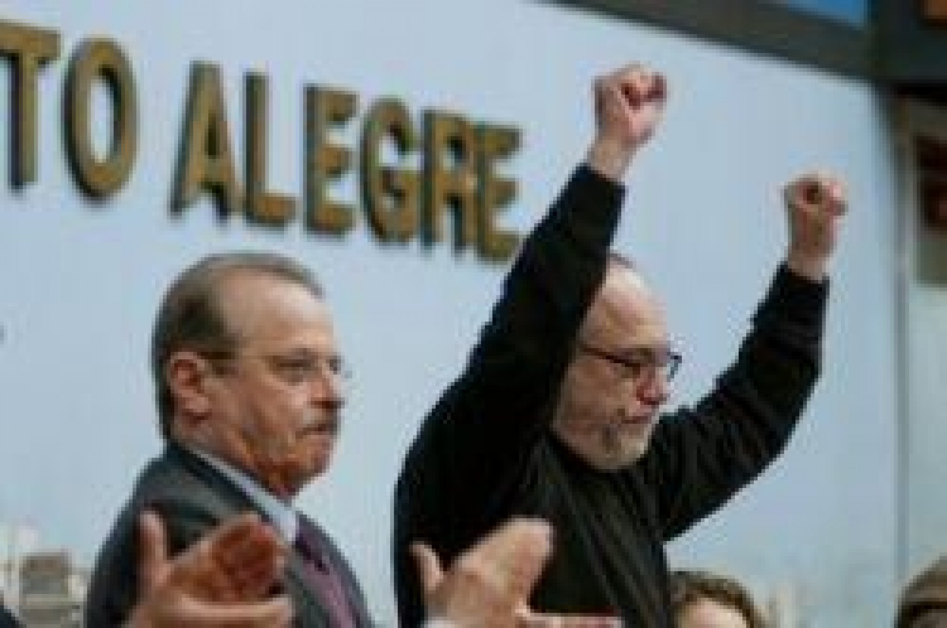 [Ato de desagravo a Pedro Ruas tem presença de governador do RS]
