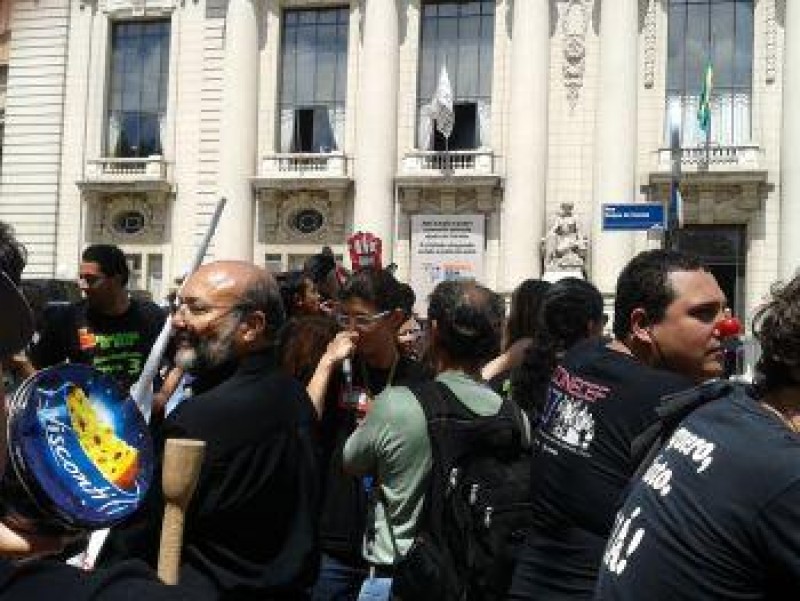 [Intransigência de banqueiros está prejudicando a sociedade!]