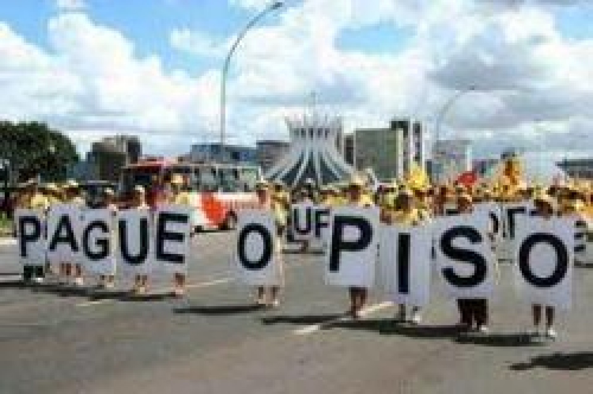[Nota da Executiva Estadual do PSOL de Solidariedade aos Educadores]