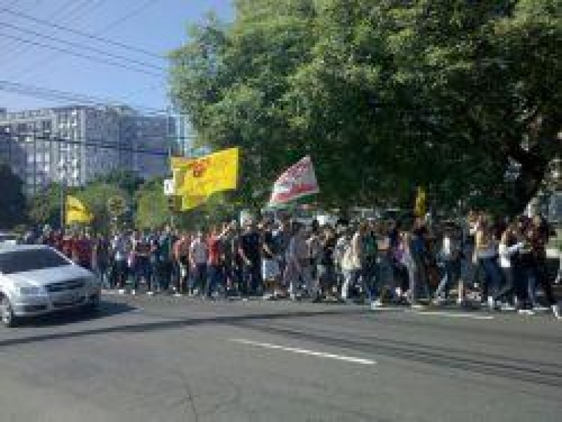 [Passeata de estudantes e educadores do Cpers Sindicato]