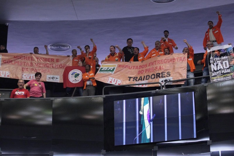 [Venda do pré-sal é aprovada no plenário da Câmara]