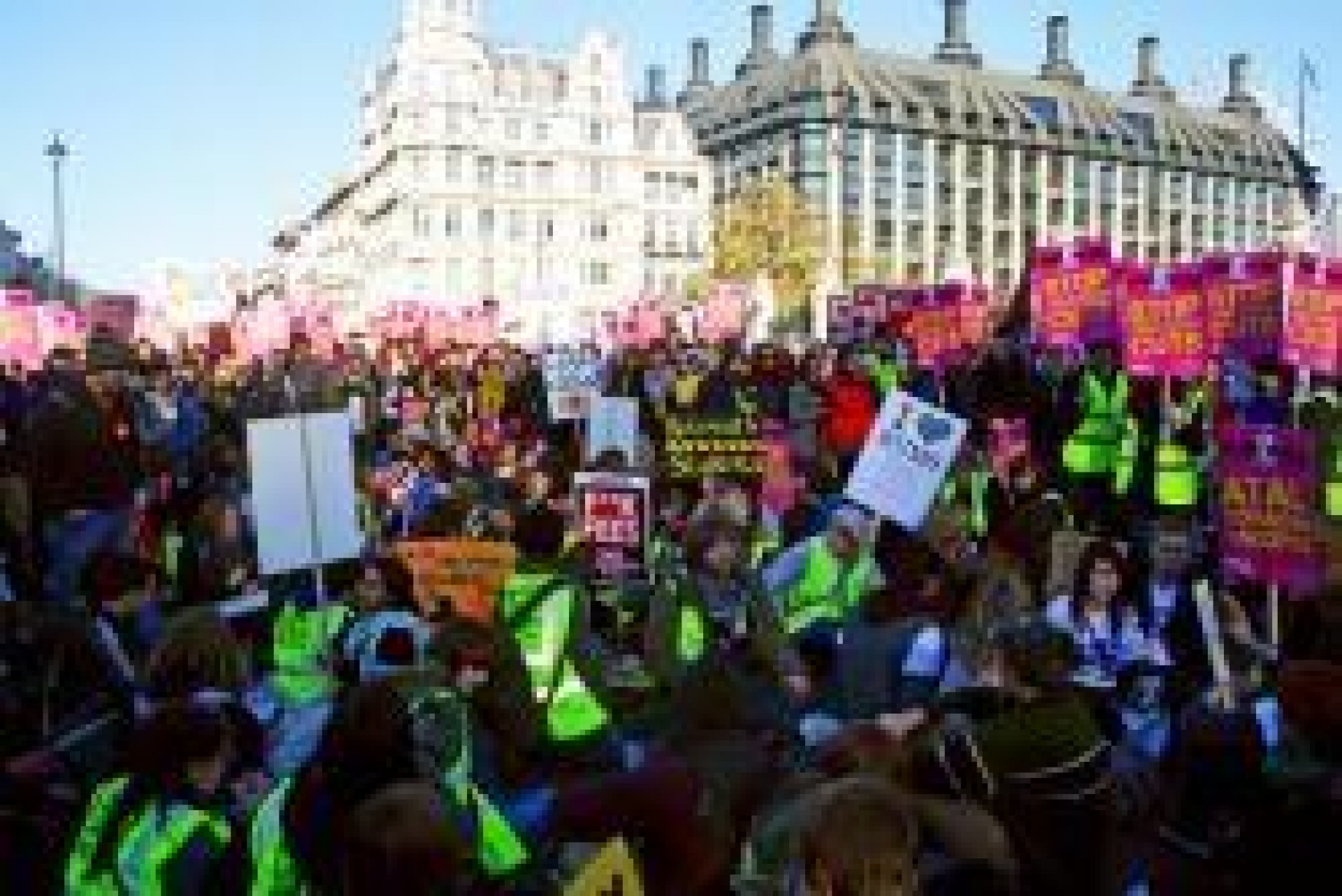 [Grã-Bretanha: maior manifestação estudantil em décadas - e este é apenas o começo]