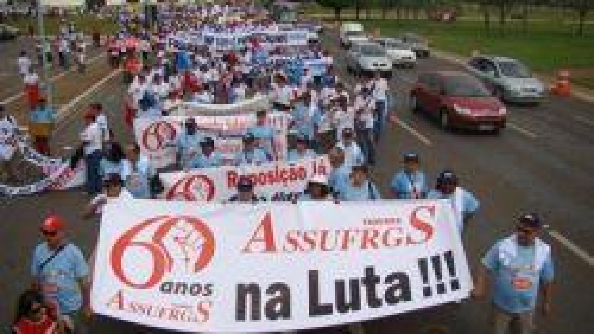 [Trabalhadores das Universidaades Marcham sobre Brasília]